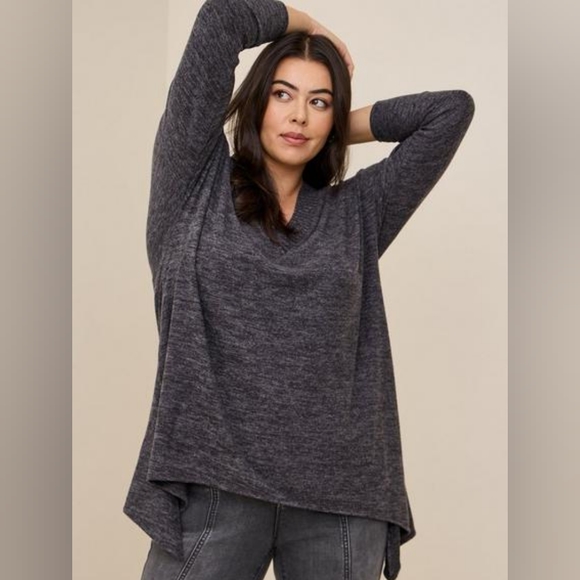 NWT TORRID SIZE 2 Super Soft Plush V-Neck Drop Shoulder Sharkbite Hem Top - Picture 2 of 12